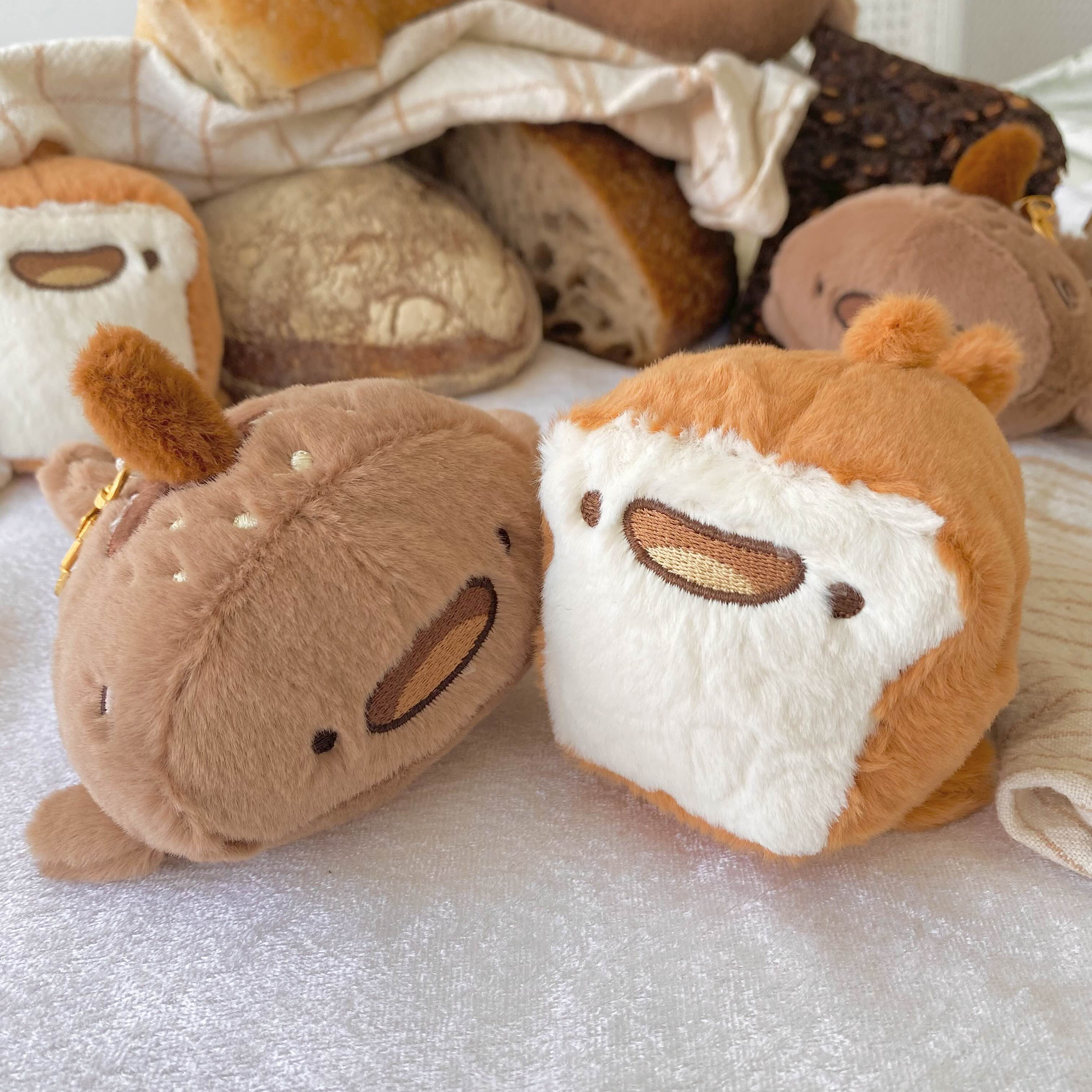 〖 Bread Shark 〗Plush Keychain